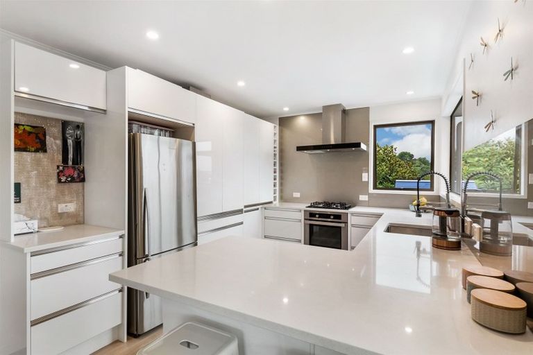 Photo of property in 124 Weatherly Road, Torbay, Auckland, 0630