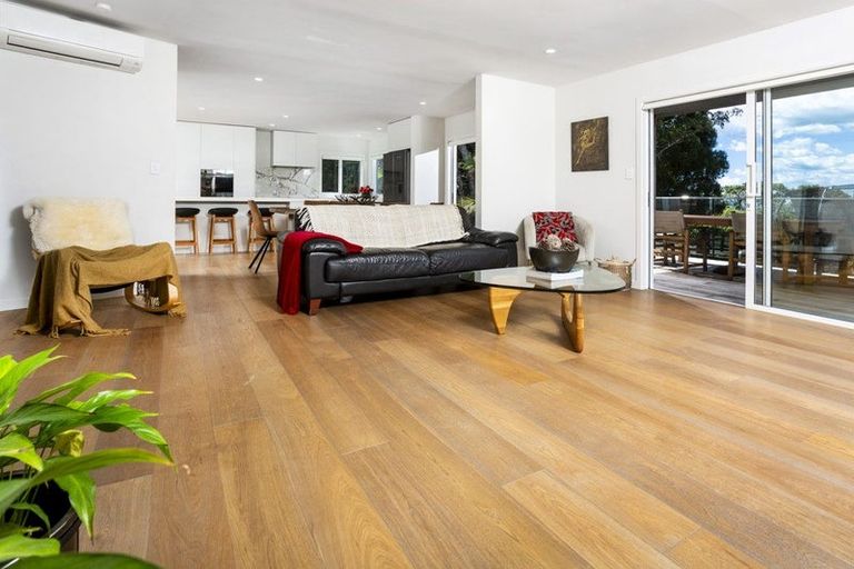 Photo of property in 4/92 Churchill Road, Murrays Bay, Auckland, 0630