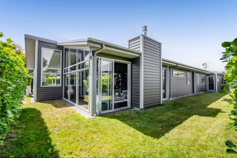 Photo of property in 3 Te Arakete Place, Hurworth, New Plymouth, 4310