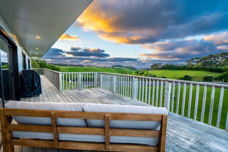 Photo of property in 22b Saint Ives Grove, Whalers Gate, New Plymouth, 4310