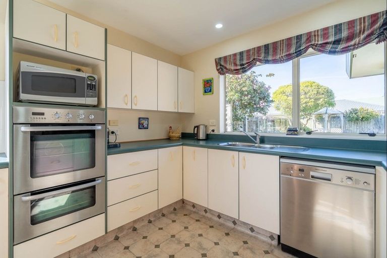 Photo of property in 22 Barrett Drive, Waikanae Beach, Waikanae, 5036