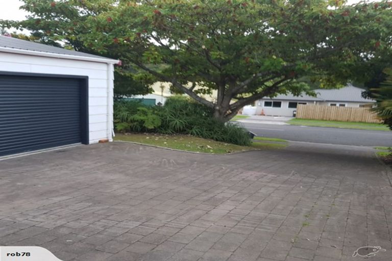 Photo of property in 76 Resolution Road, Welcome Bay, Tauranga, 3112