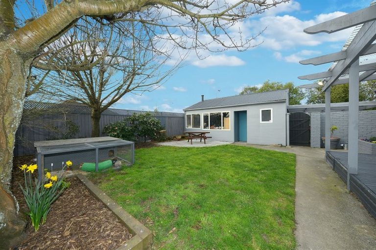 Photo of property in 62 Northcote Road, Northcote, Christchurch, 8052
