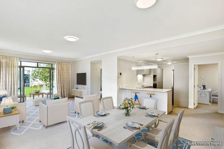 Photo of property in 15 Parkside Drive, Orewa, 0931