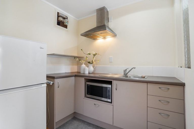 Photo of property in 3 Voltaire Court, Botany Downs, Auckland, 2010