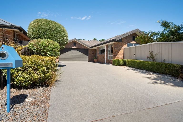 Photo of property in 8 Hoihere Place, Parklands, Christchurch, 8083