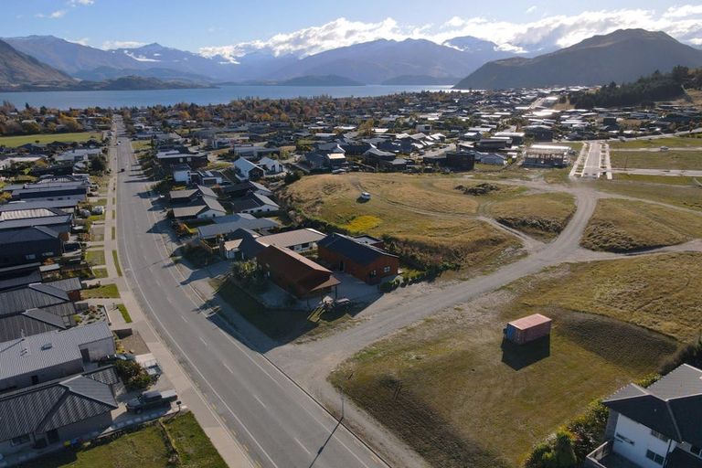Photo of property in 214 Aubrey Road, Wanaka, 9305