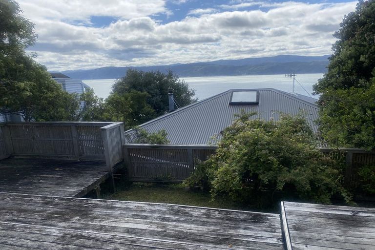 Photo of property in 15 Napier Street, Karaka Bays, Wellington, 6022