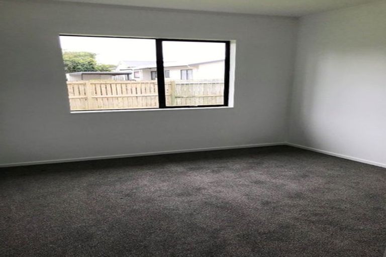 Photo of property in 2/27 Templeton Place, Clendon Park, Auckland, 2103
