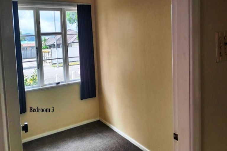 Photo of property in 3-3a Queenwood Road, Levin, 5510