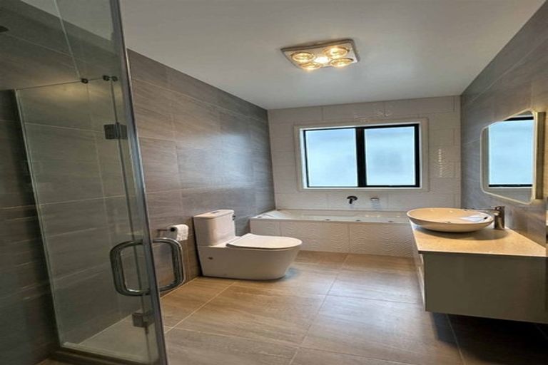 Photo of property in 4 Craigs Way, Hobsonville, Auckland, 0616