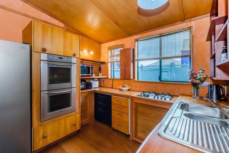 Photo of property in 14 Elizabeth Street, Waikanae, 5036