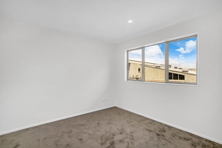 Photo of property in 48/11 Ray Small Drive, Papakura, 2110