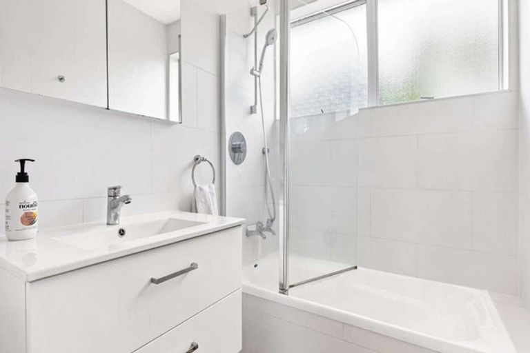 Photo of property in 132 Awaruku Road, Torbay, Auckland, 0630