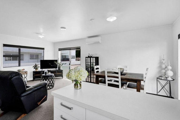 Photo of property in 2/353 Saint Aubyn, Moturoa, New Plymouth, 4310