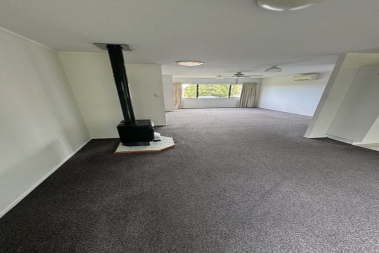 Photo of property in 2/2 Aorangi Place, Birkenhead, Auckland, 0626