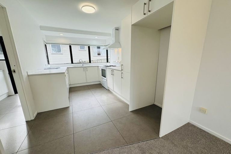 Photo of property in 242a East Coast Road, Forrest Hill, Auckland, 0620