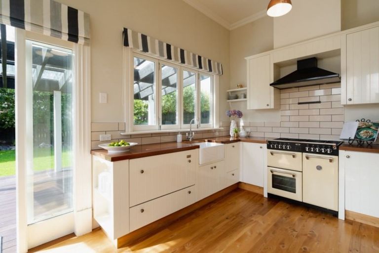 Photo of property in 73 Royal Crescent, Saint Kilda, Dunedin, 9012