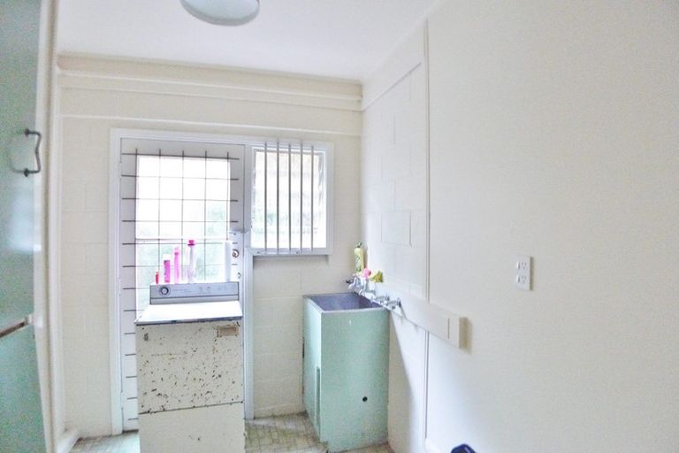 Photo of property in 15 Woodcote Drive, Glenfield, Auckland, 0629