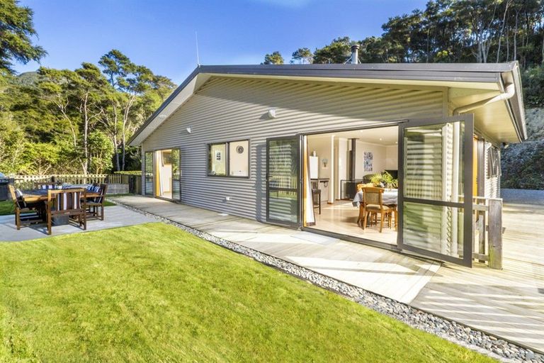 Photo of property in 6 Kaimiko Place, Okiwi Bay, 7193