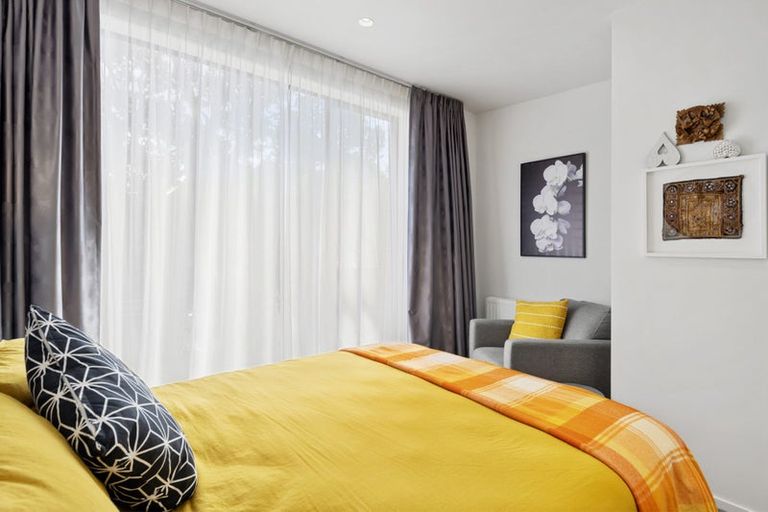 Photo of property in 33 Jean Caldwell Way, Island Bay, Wellington, 6023