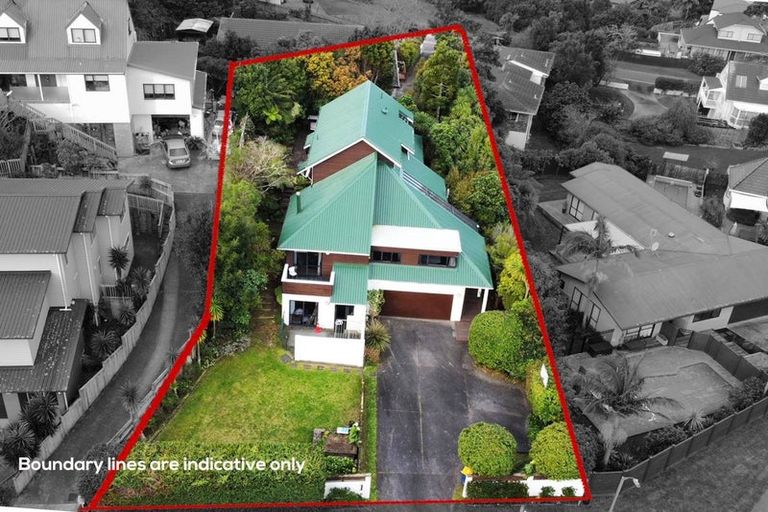 Photo of property in 1 Stitchbird Close, Murrays Bay, Auckland, 0630