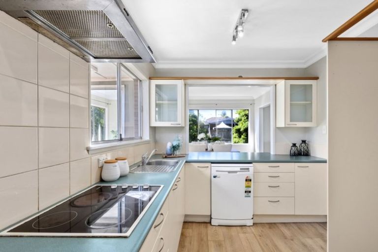 Photo of property in 4 Sudan Avenue, Milford, Auckland, 0620