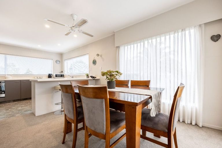 Photo of property in 20 Matuhi Rise, Henderson, Auckland, 0612