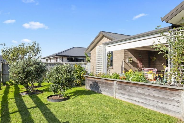 Photo of property in 8 Modello Lane, Waiuku, 2123