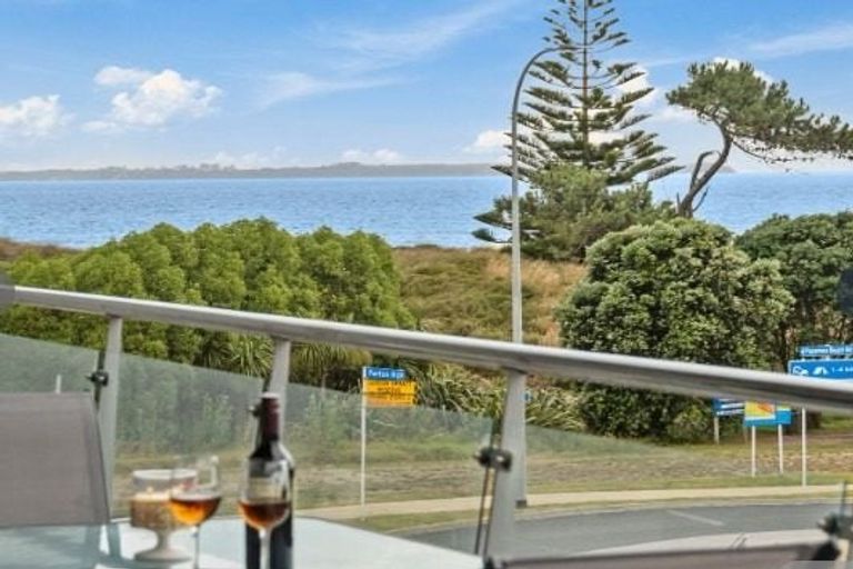 Photo of property in 898 Papamoa Beach Road, Papamoa Beach, Papamoa, 3118