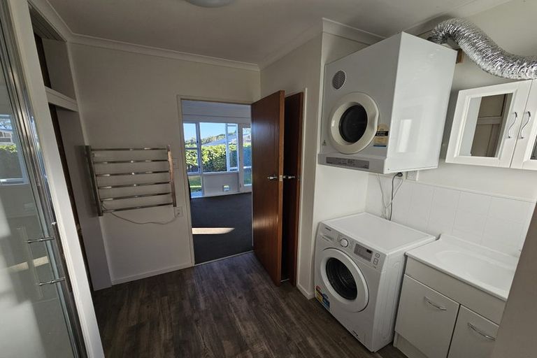 Photo of property in 11 Laburnum Grove, Maungaraki, Lower Hutt, 5010