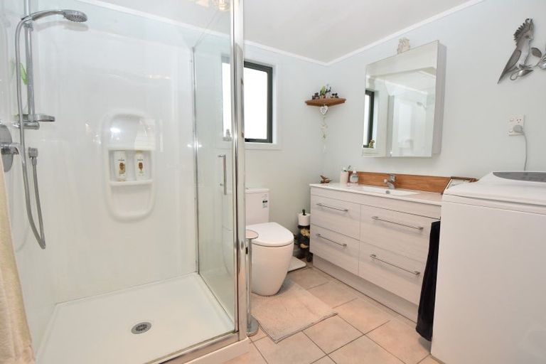 Photo of property in 6 Kupe Drive, Carterton, 5713