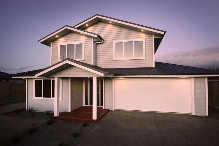 Photo of property in 44 Atlantic Drive, Fitzherbert, Palmerston North, 4410