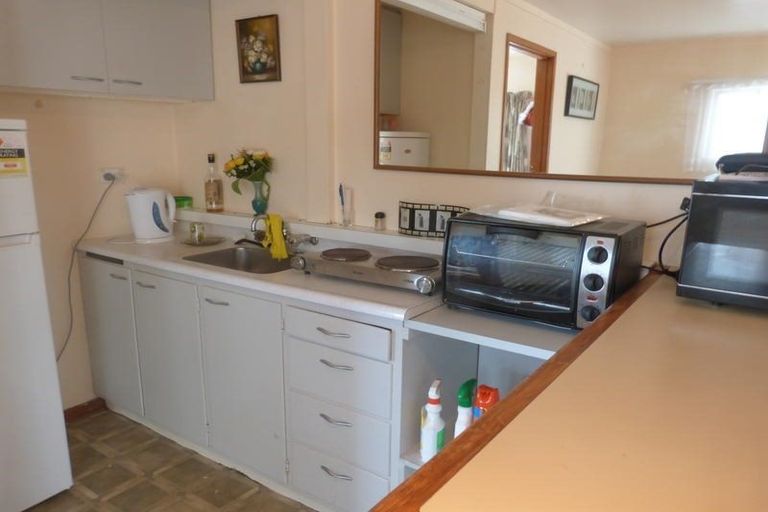 Photo of property in 1/1a Divich Avenue, Te Atatu South, Auckland, 0610