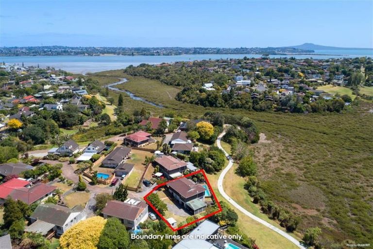 Photo of property in 2/32 Rapallo Place, Farm Cove, Auckland, 2012