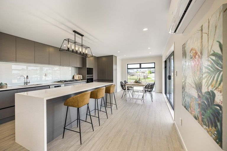 Photo of property in 18 Okohaka Avenue, Glenbrook, 2681