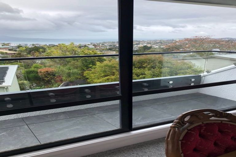 Photo of property in 2/173 East Coast Road, Castor Bay, Auckland, 0620