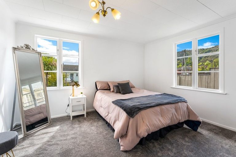 Photo of property in 4a Cleland Crescent, Naenae, Lower Hutt, 5011