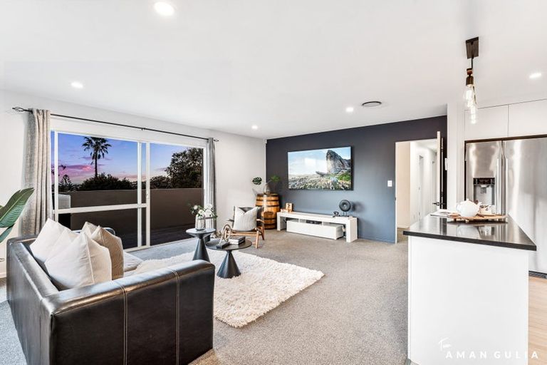 Photo of property in 22 Whangaparaoa Road, Red Beach, 0932