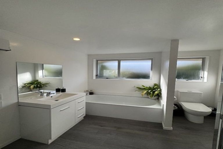 Photo of property in 1/96 Lake Terrace Road, Burwood, Christchurch, 8061