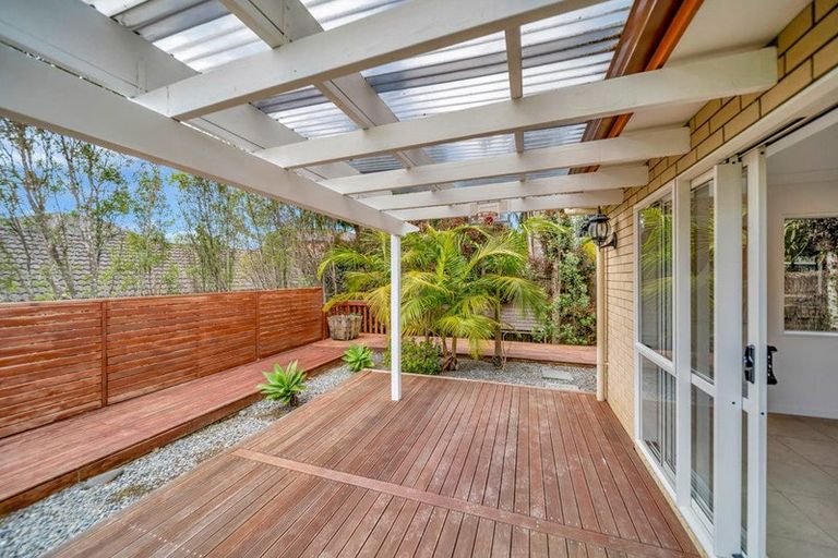 Photo of property in 23 Laurel Oak Drive, Schnapper Rock, Auckland, 0632