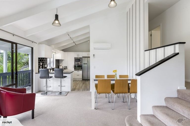 Photo of property in 2/660 Beach Road, Browns Bay, Auckland, 0630