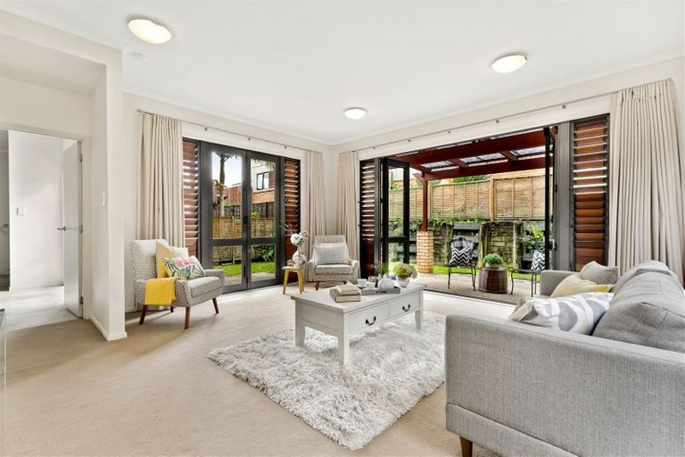 Photo of property in 42 Greenbough Lane, Greenhithe, Auckland, 0632