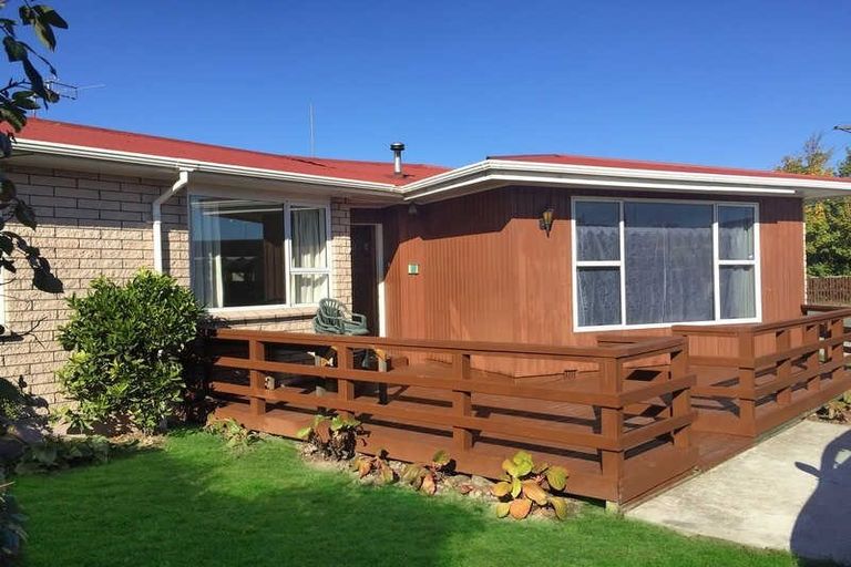 Photo of property in 6 Craig Place, Redwood, Christchurch, 8051