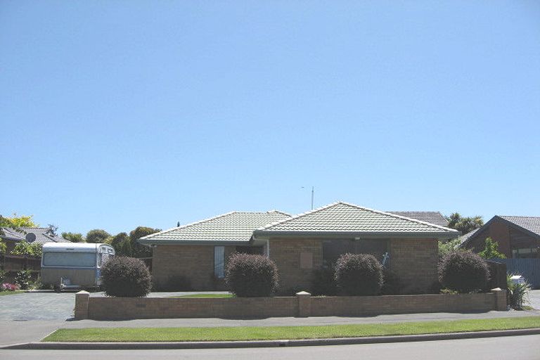 Photo of property in 2a Rue De La Mare, Parklands, Christchurch, 8083