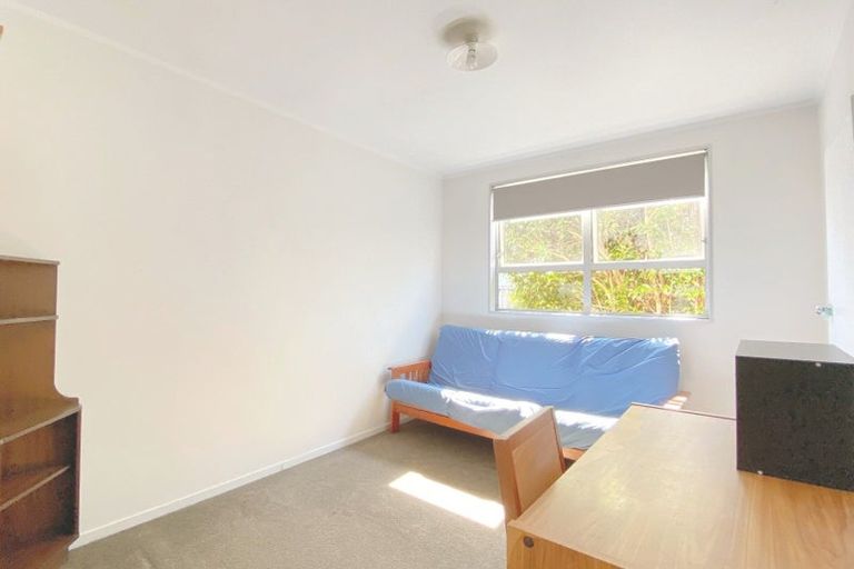 Photo of property in 10 Eastglen Road, Glen Eden, Auckland, 0602