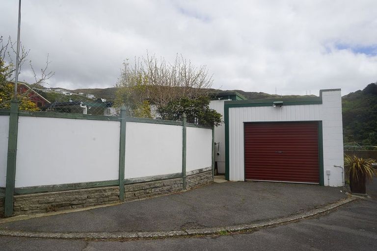 Photo of property in 3 Woodford Way, Crofton Downs, Wellington, 6035