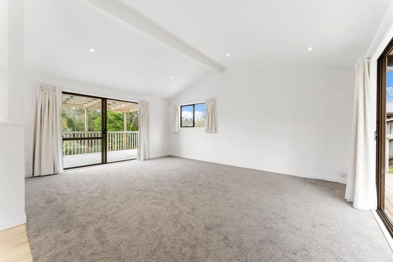 Photo of property in 52a D'oyly Drive, Stanmore Bay, Whangaparaoa, 0932