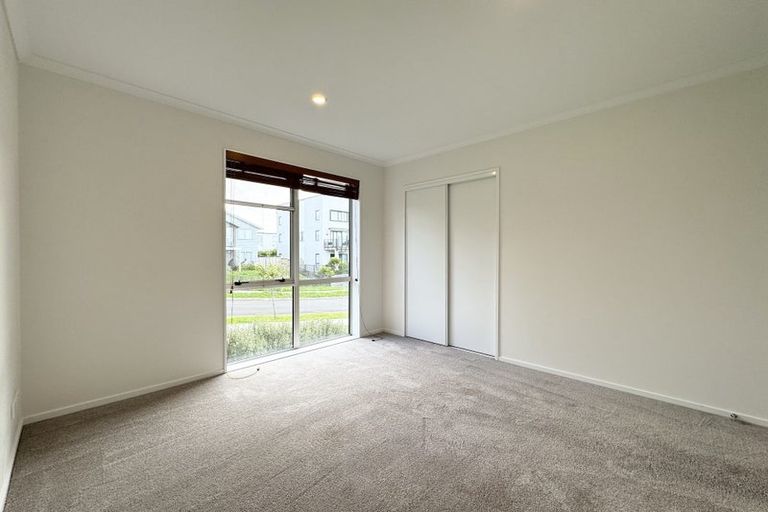Photo of property in 2 Orowaru Avenue, Massey, Auckland, 0614