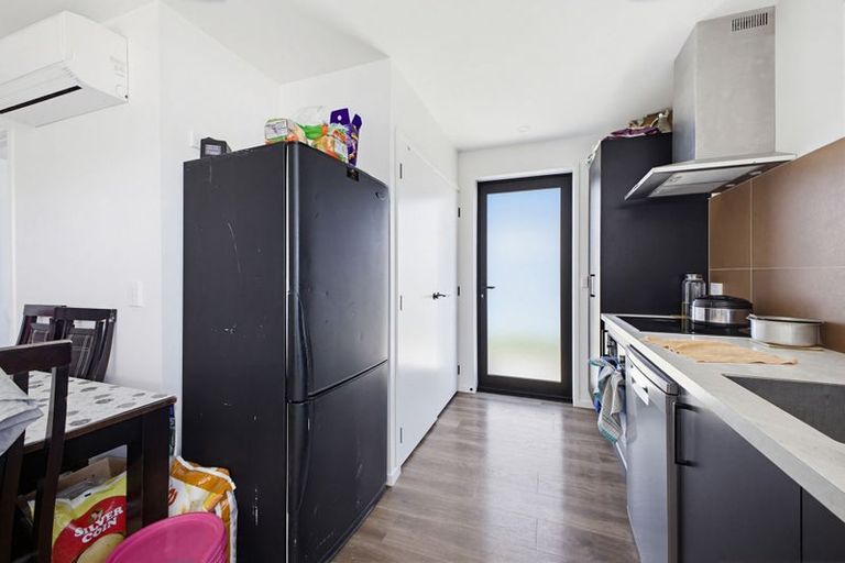 Photo of property in 6 Banks Street, Marfell, New Plymouth, 4310